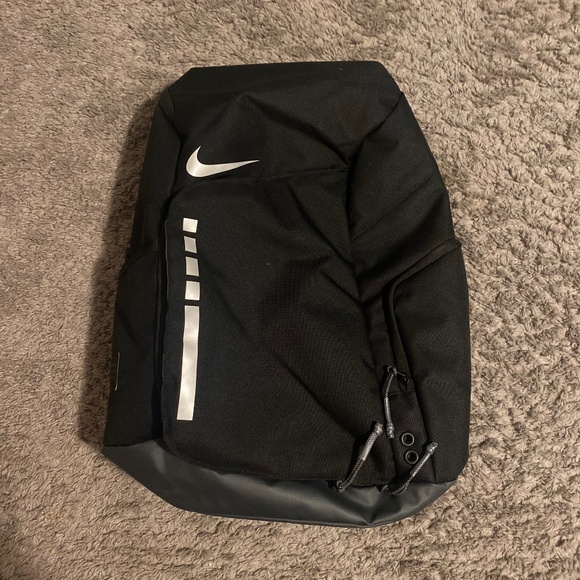 Nike Elite Hoops Backpack (Black/Metallic Silver) - Picture 1 of 3